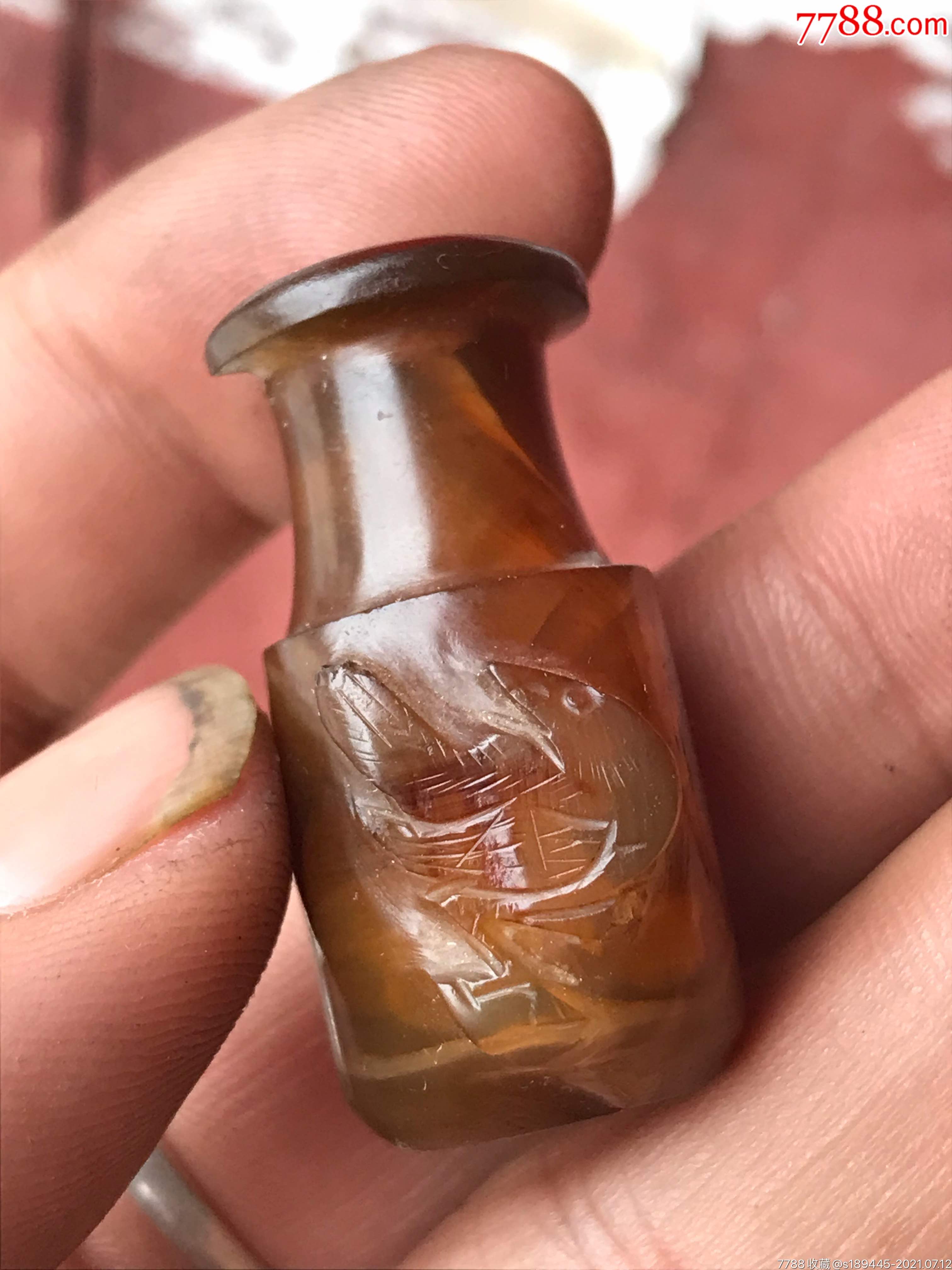 老刻工玛瑙烟嘴顶有老磕缺品相如图保真保老不议价