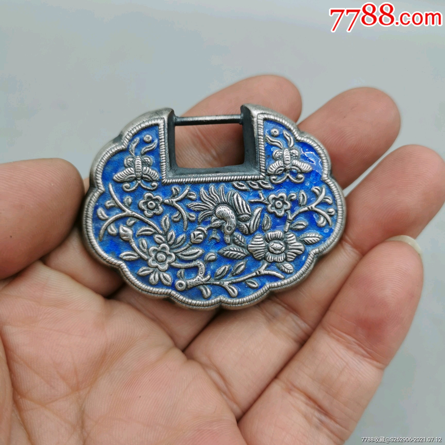 双面工錾刻花鸟人物烧蓝银锁