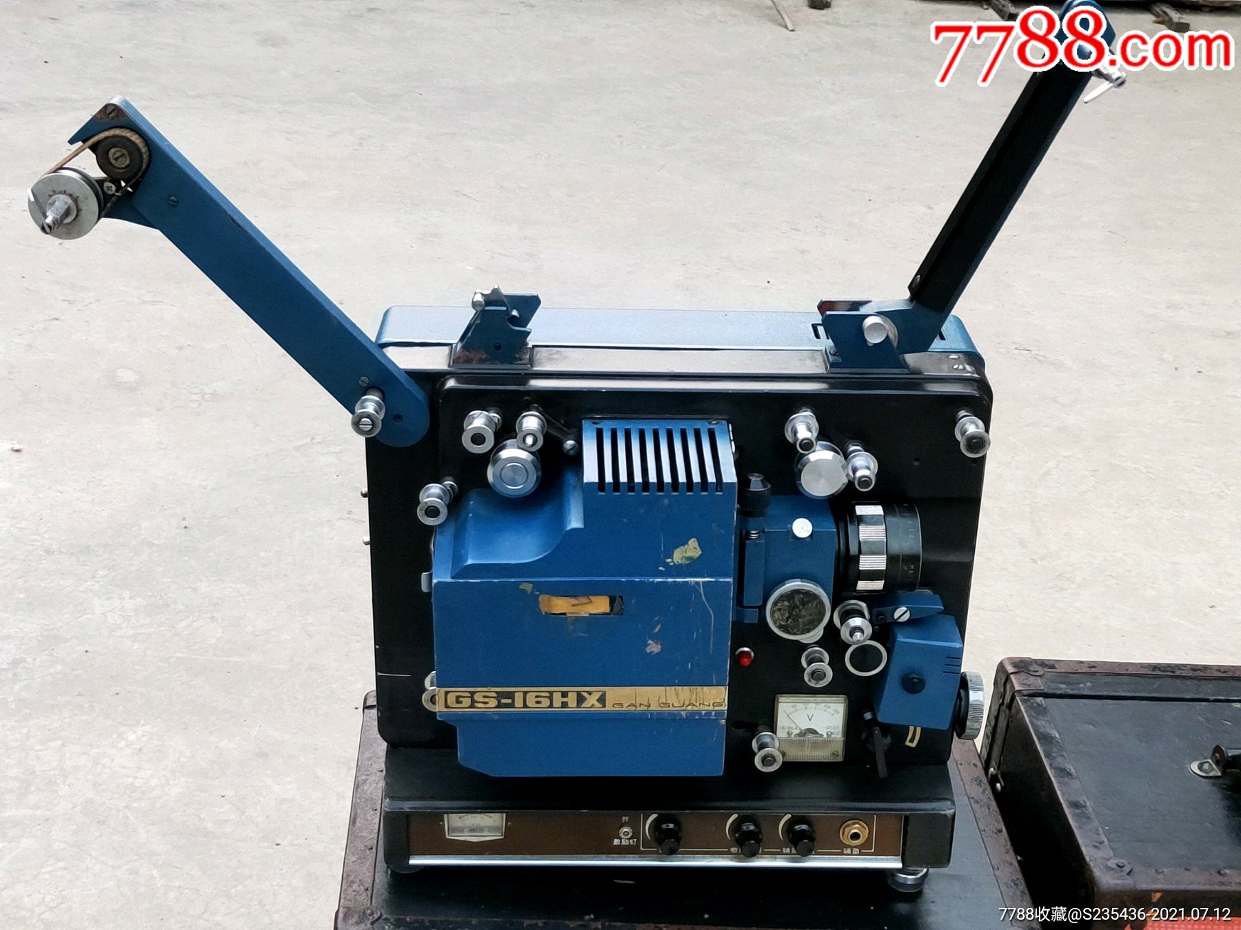 甘肃产甘光牌16毫米一体电影放映机一套品相一流且图像清晰声音响亮无