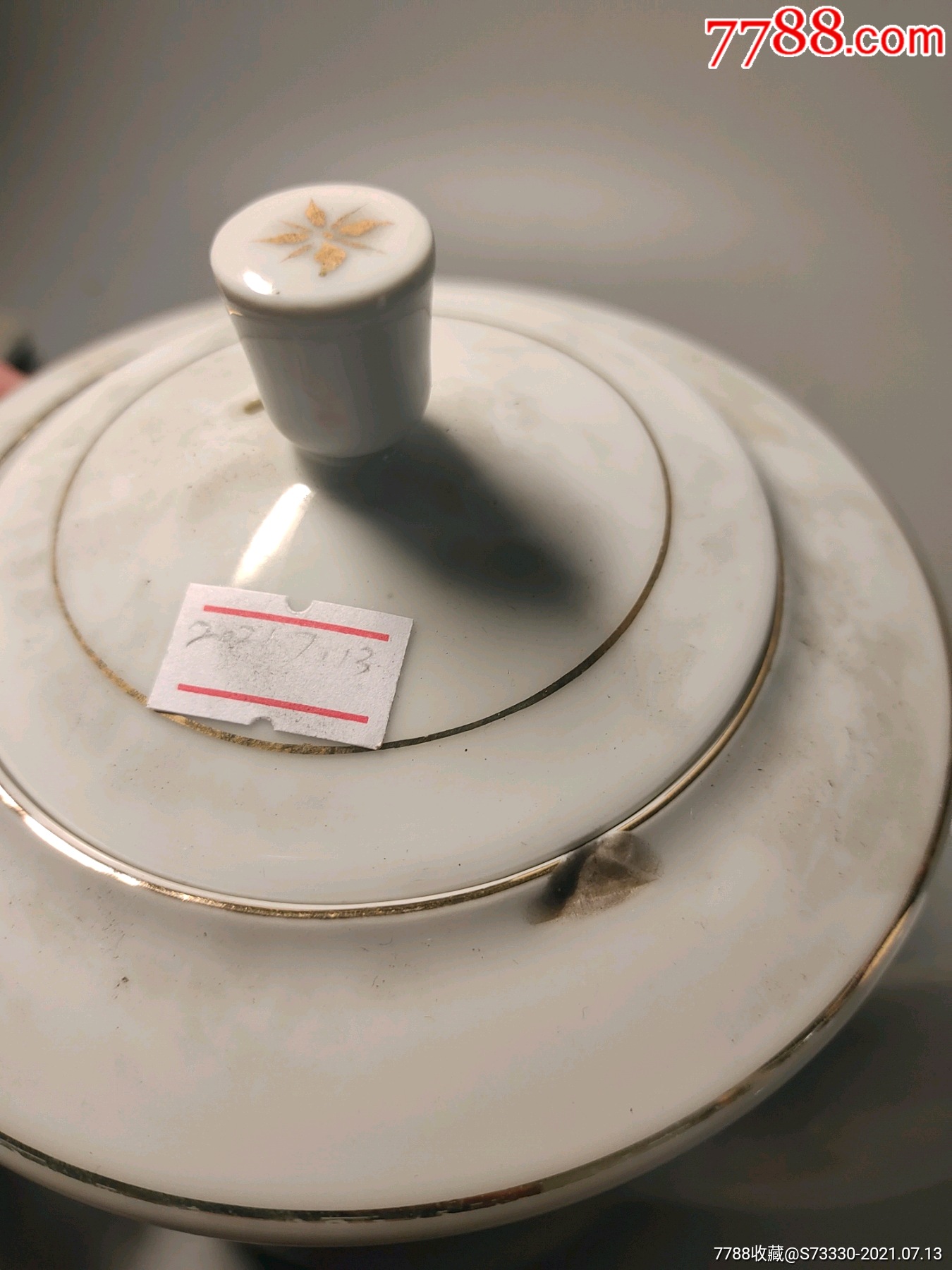 创汇期,景德镇龙珠阁底款,茶壶一把,微磕
