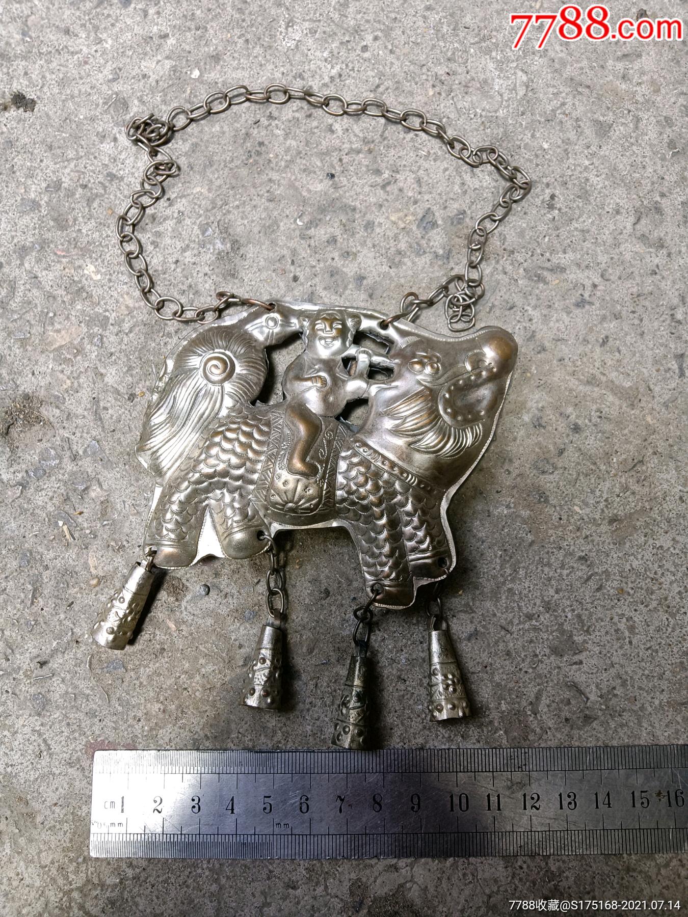 民国解放初期鎏银老铜麒麟送子牌锁