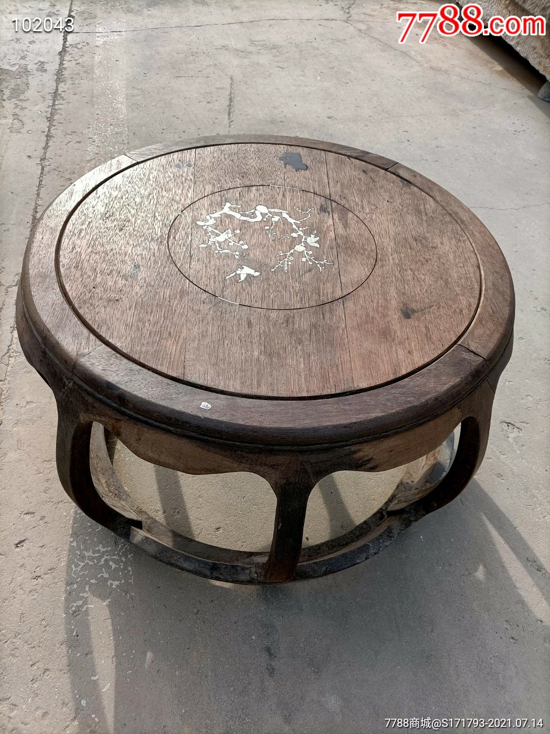 清晚期红木圆鼓桌一个