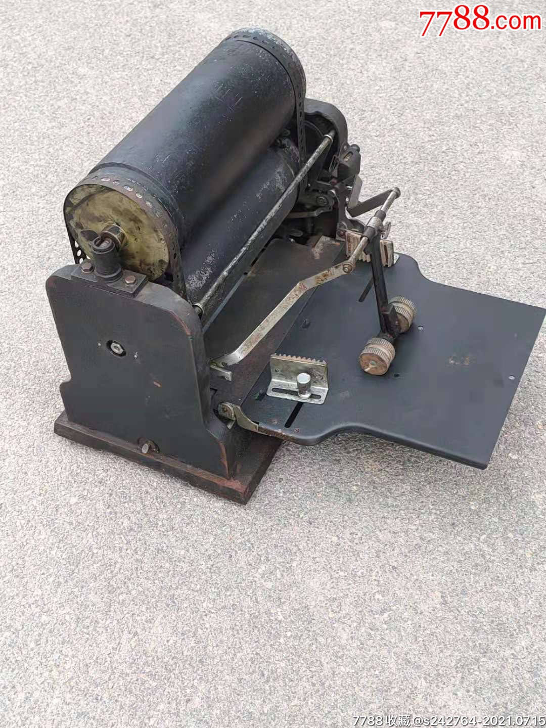 60年代"西湖牌"手摇油印机,保存完好,分量很重,适合收藏展览,包老保真