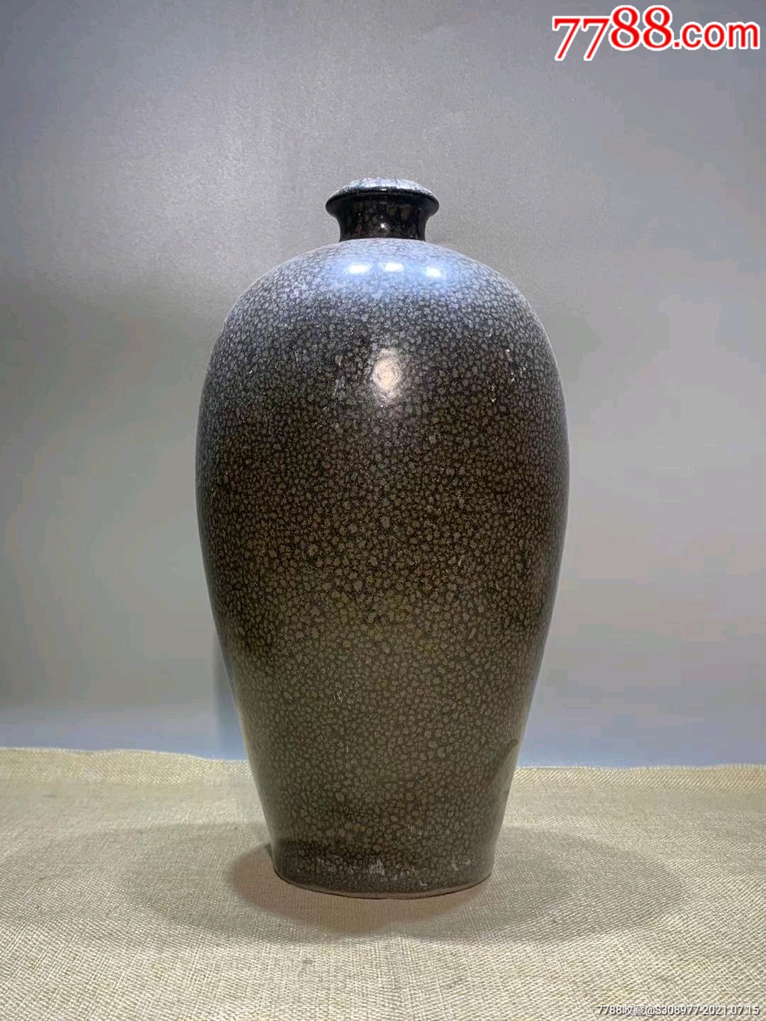 宋代红油滴梅瓶