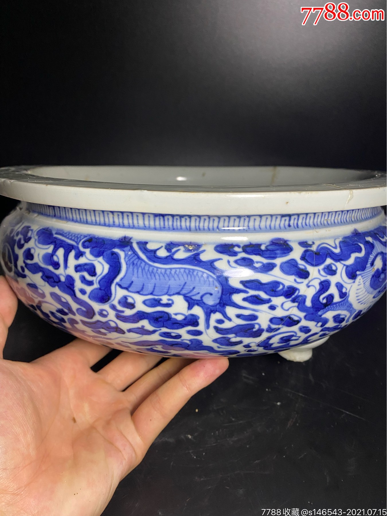 首页 零售 青白瓷/影青瓷 >> 清代乾隆时期三龙大香炉,釉水漂亮,画工