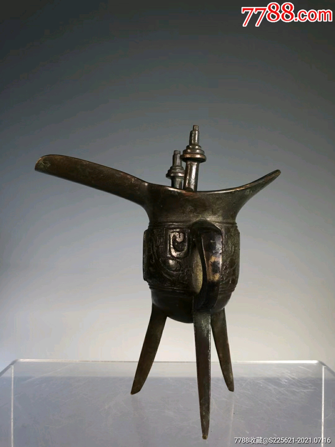 民国铜铸饕餮纹爵杯