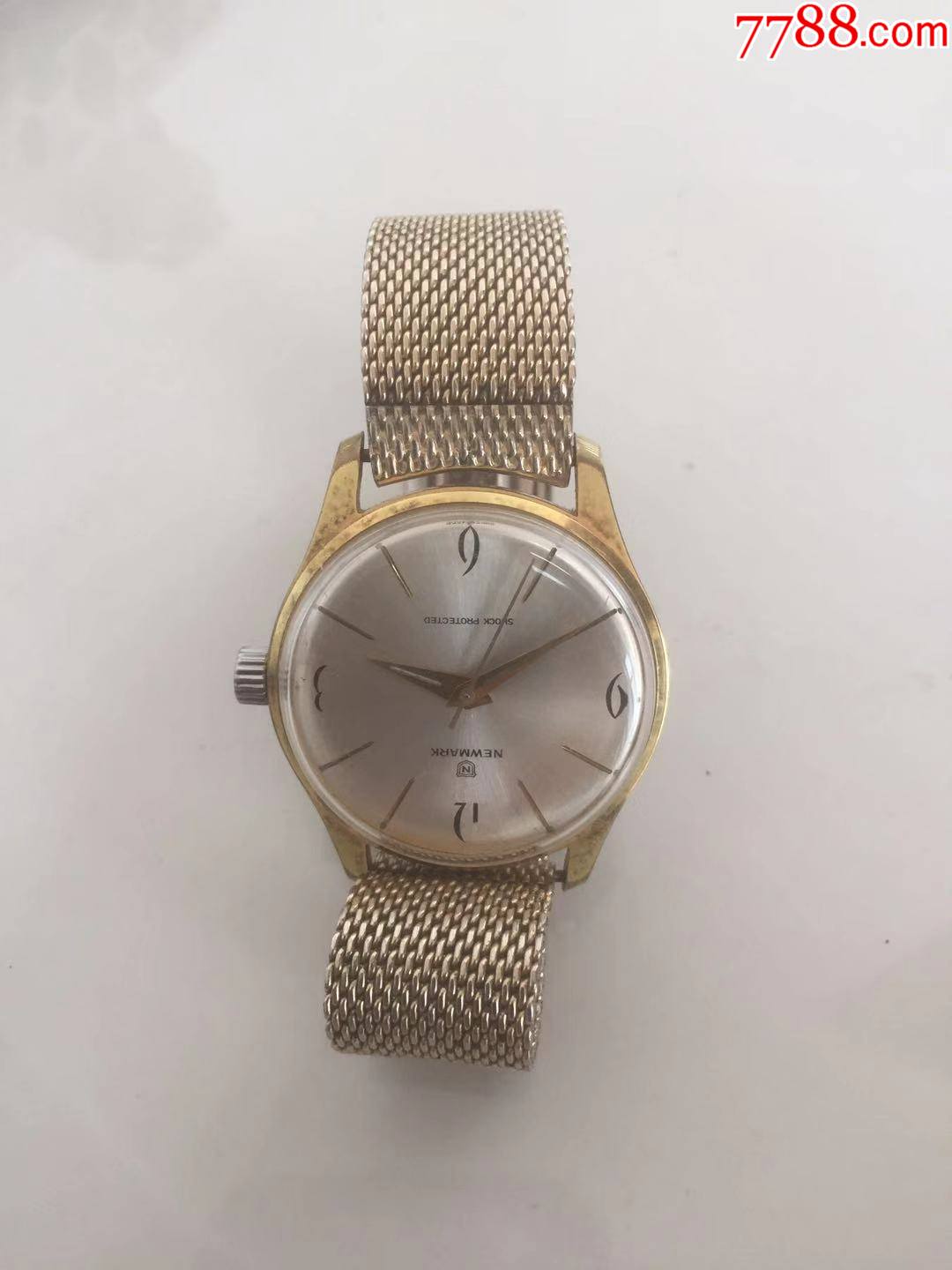 瑞士男士镀金手表一块