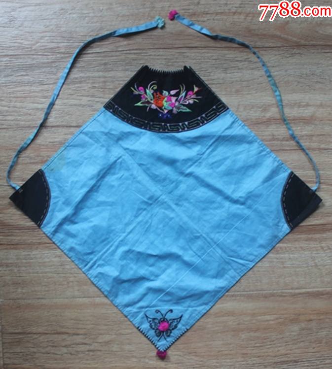 民国淡蓝素色绣花老肚兜蝶恋花胸兜锁边5349厘米zz3200