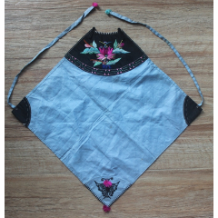 民国淡蓝素色绣花老肚兜蝶恋花胸兜锁边48*45厘米zz.