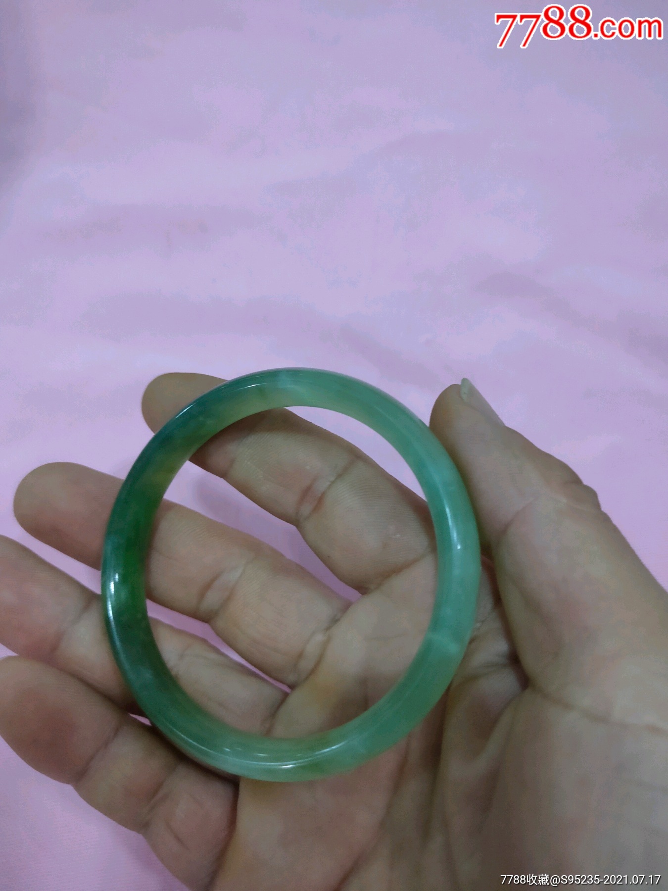 一个漂亮的玉质滑润水头不错的老岫玉手镯_岫岩玉_作品欣赏_收藏价值