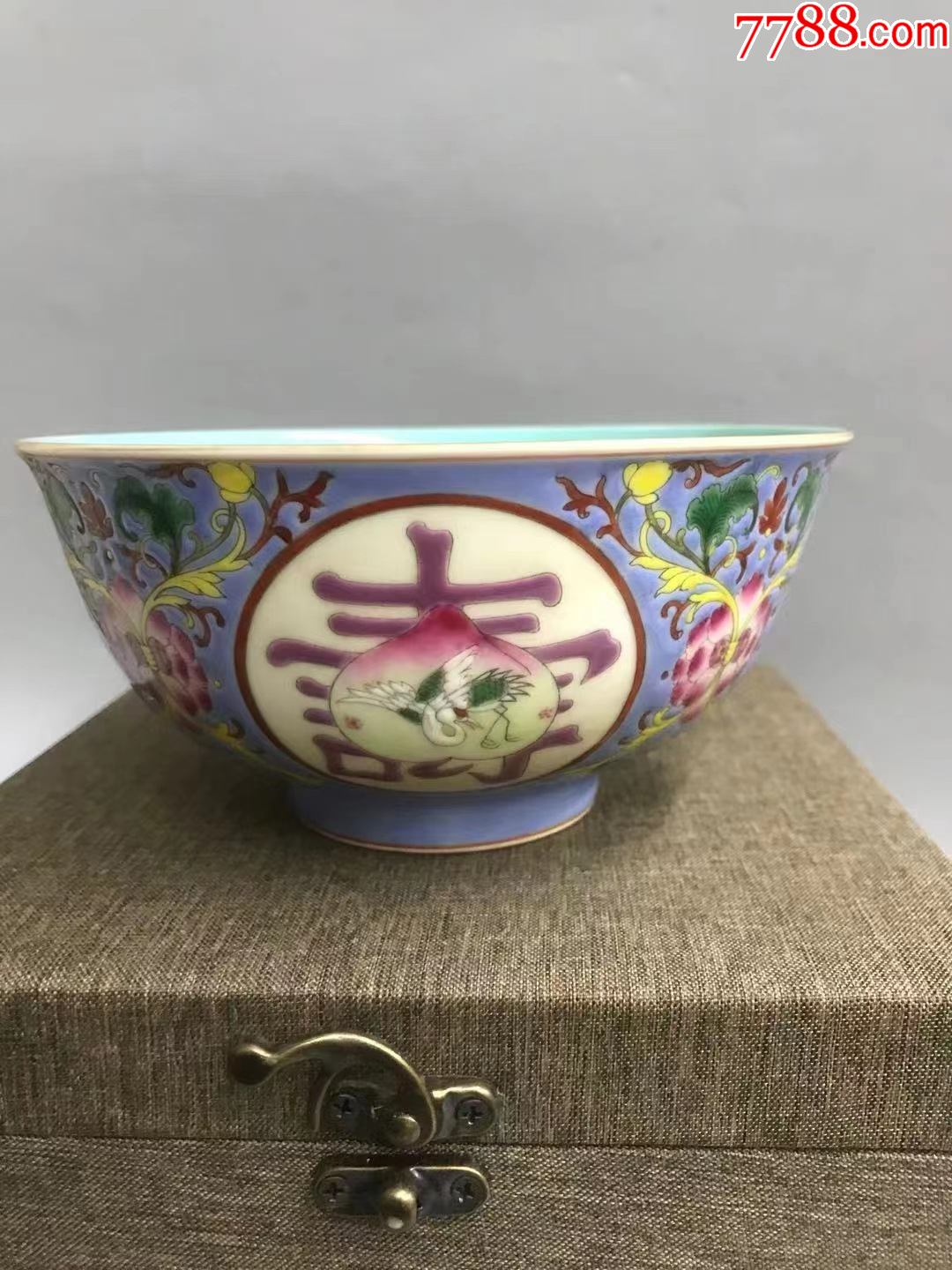 大清雍正款蓝地粉彩寿桃纹碗，带锦盒_旧瓷器_鸿福俯【7788红宝书】