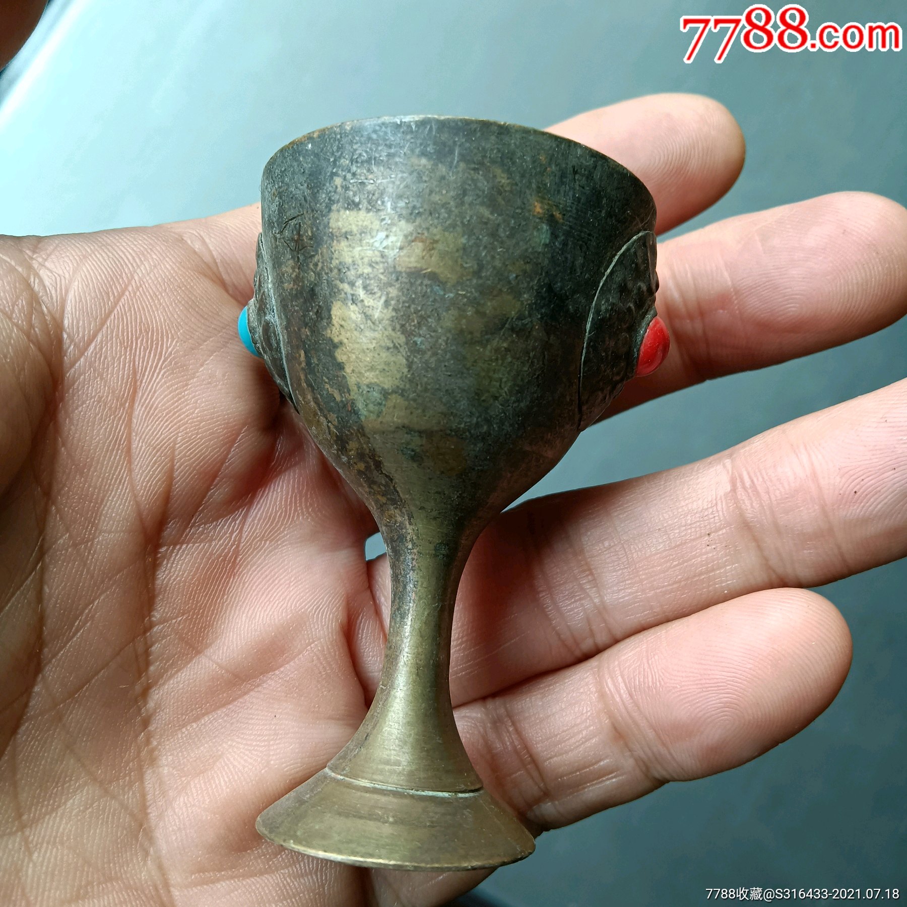 老铜酒杯镶嵌玉石