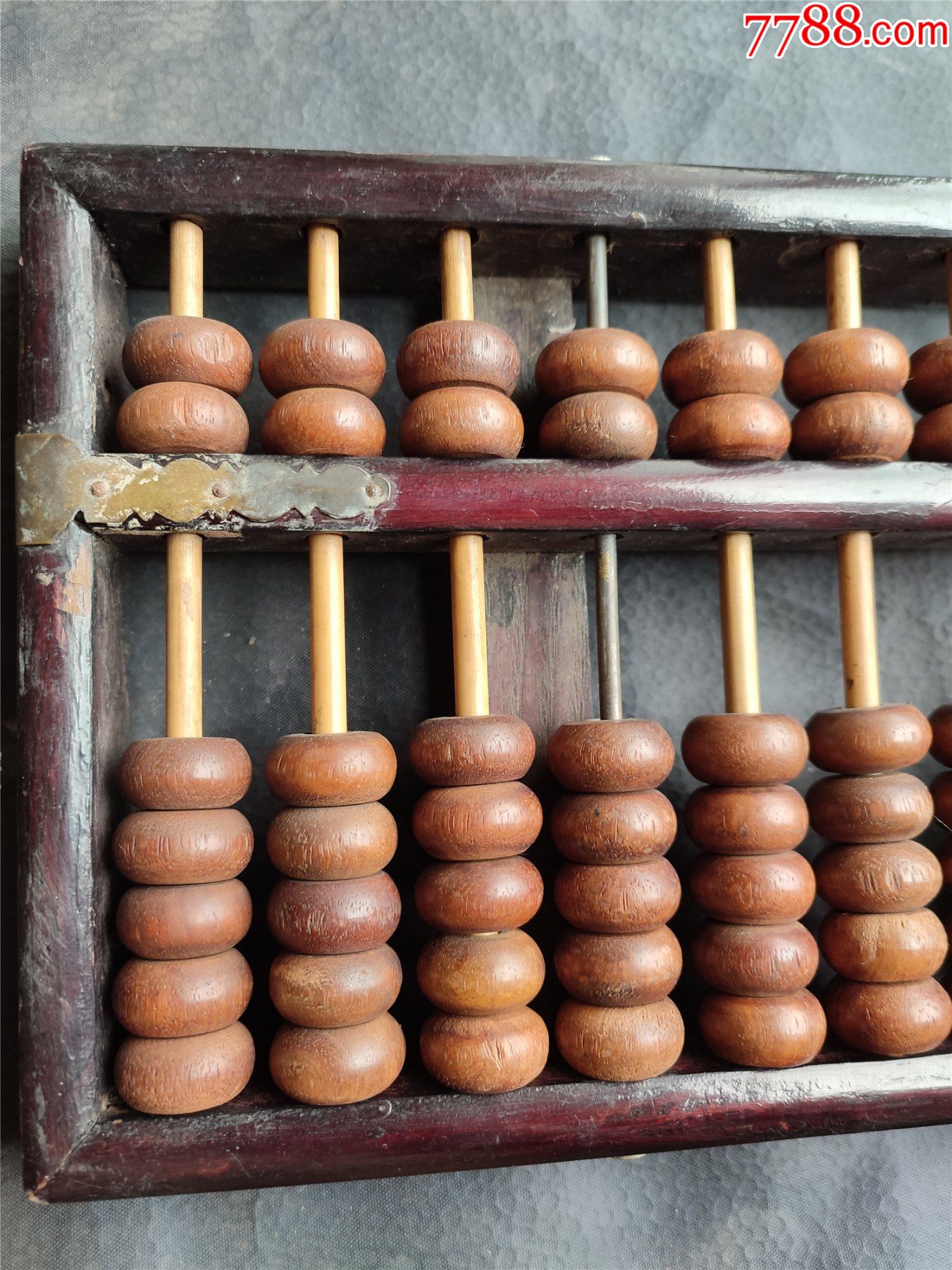 全品草花梨珠子的算盘框子是杂木的珠子是草花梨的