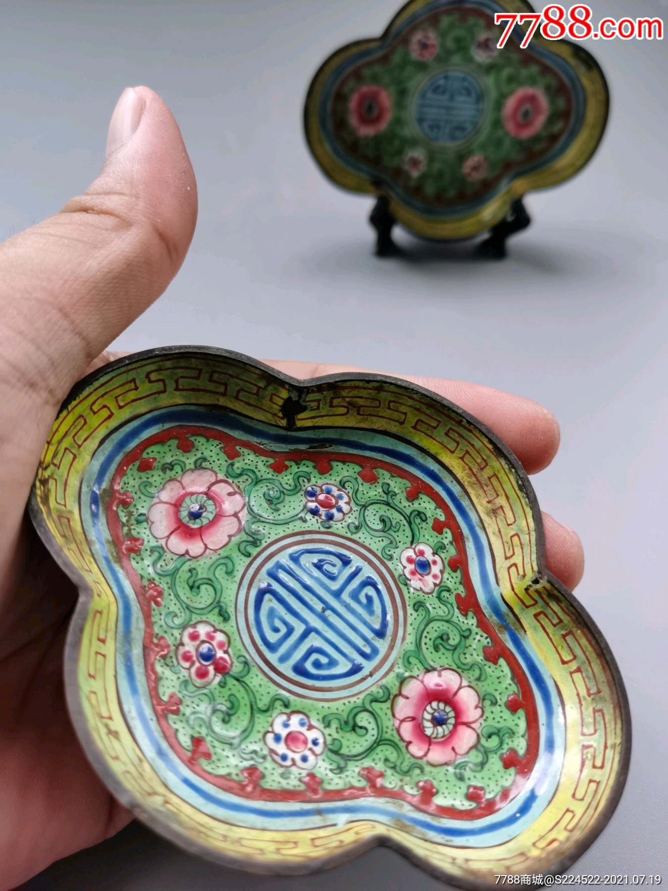 乾隆铜胎珐琅彩团寿碟一对