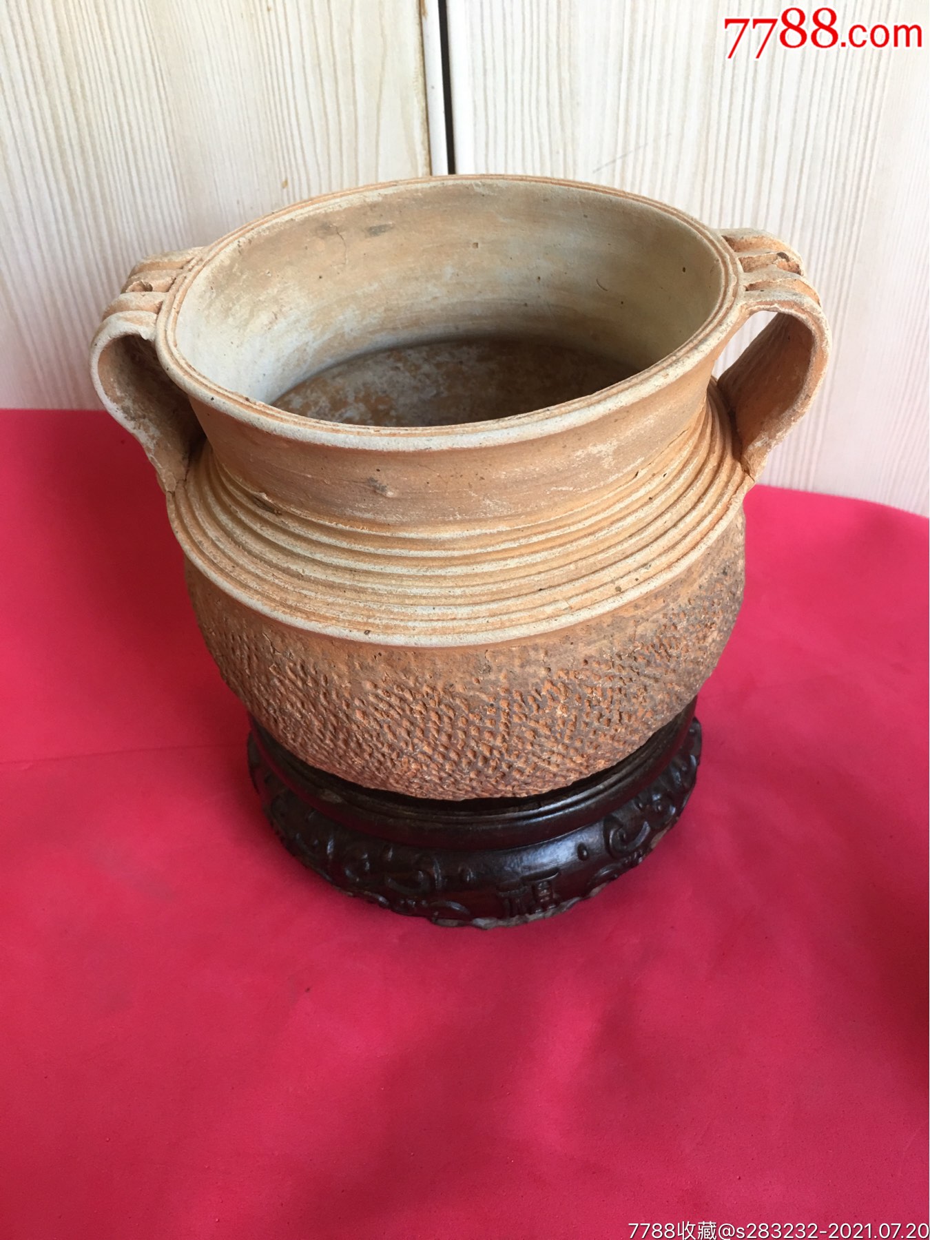 首页 零售 灰陶 >> 高古高温印纹陶器:双耳樽