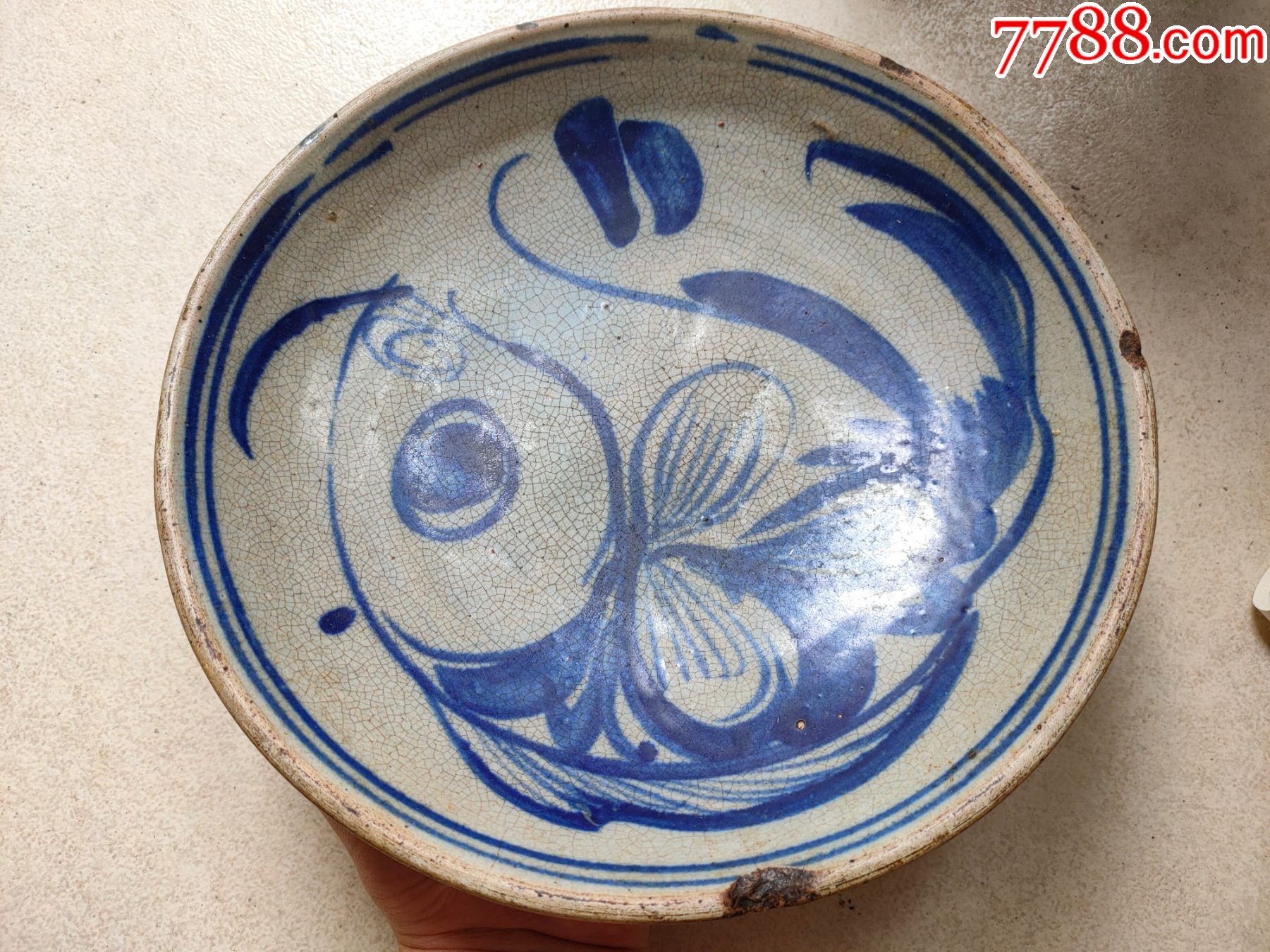 哥釉青花鱼纹盘