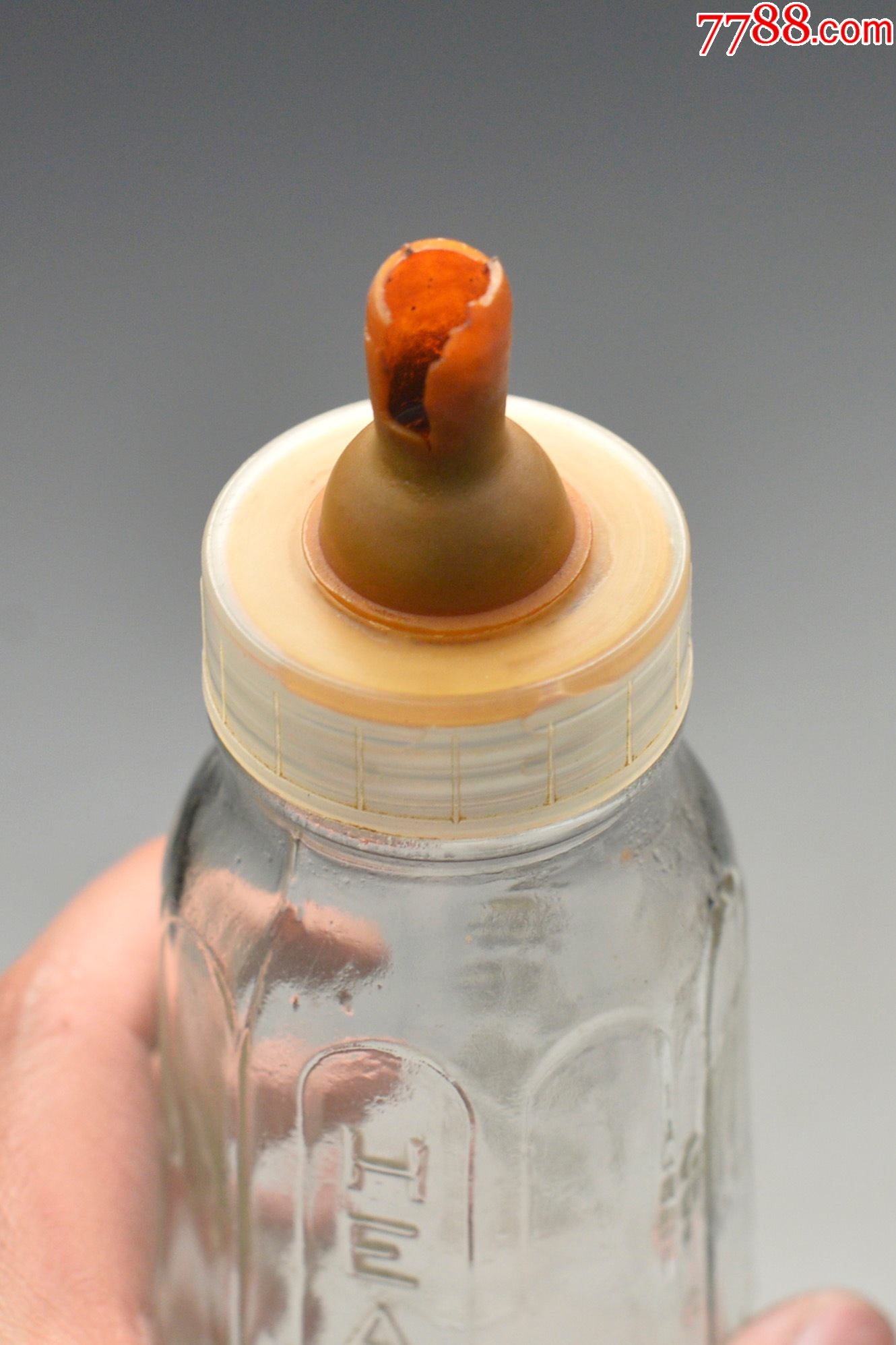 80年代玻璃奶瓶老奶瓶怀旧老物件橱窗摆件上海康健奶瓶摄影道具