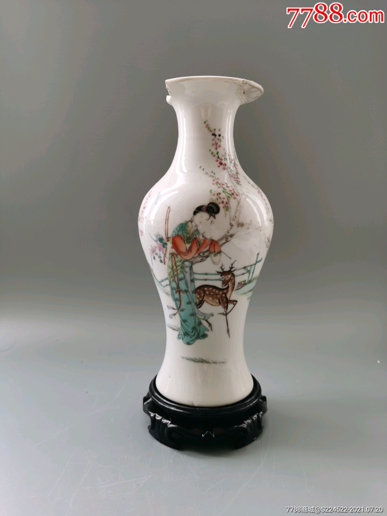 民国粉彩麻姑献寿观音瓶