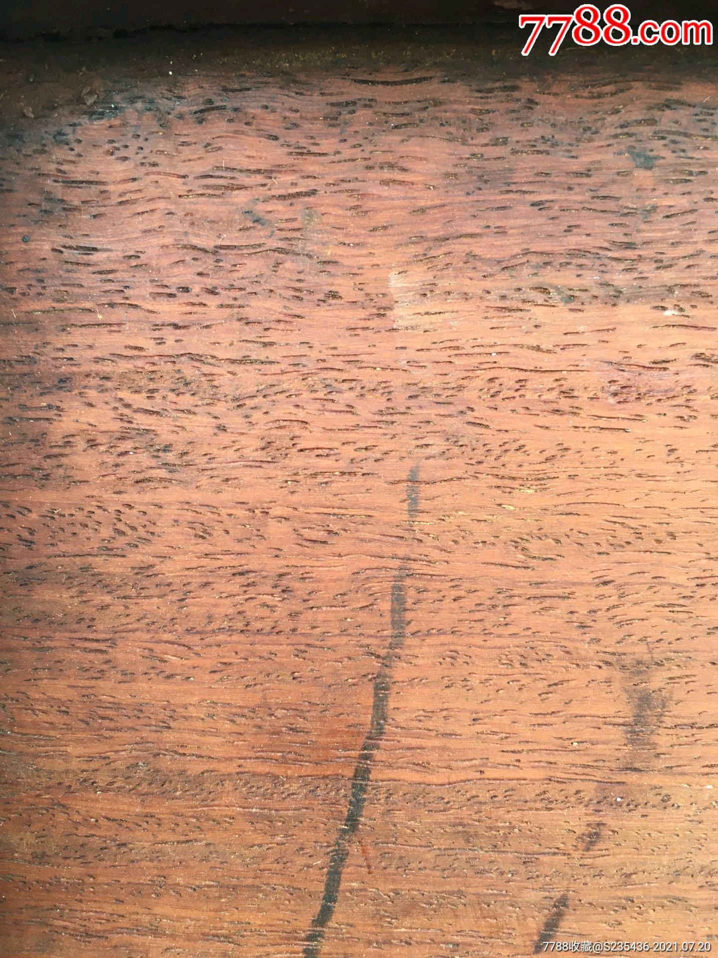 黄花梨油梨方桌面,做工精致,用料讲究,木质细腻醇厚饱满,麦穗纹理清晰