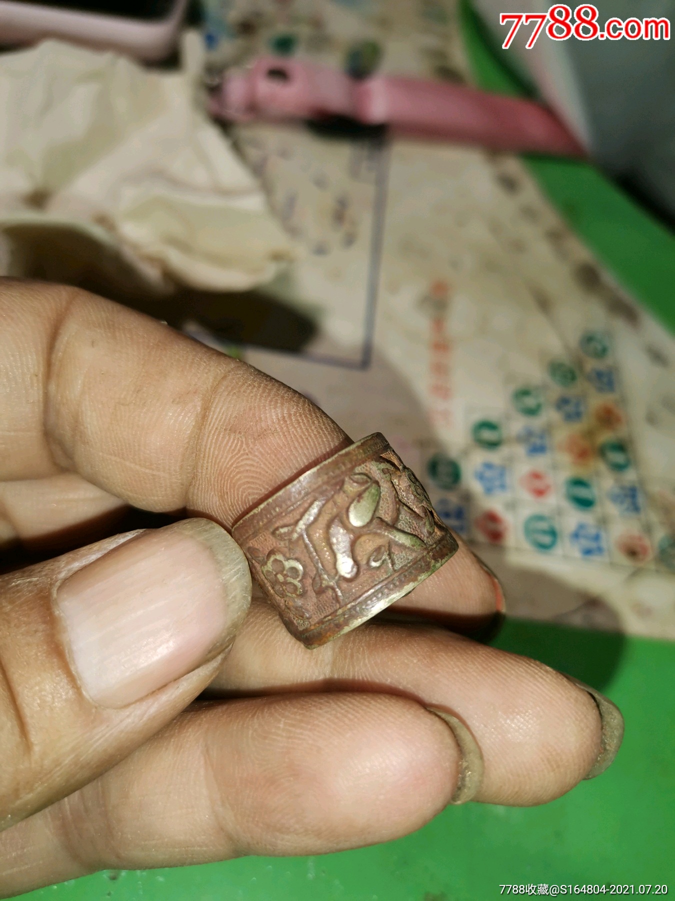 喜上眉梢图案的白铜戒指