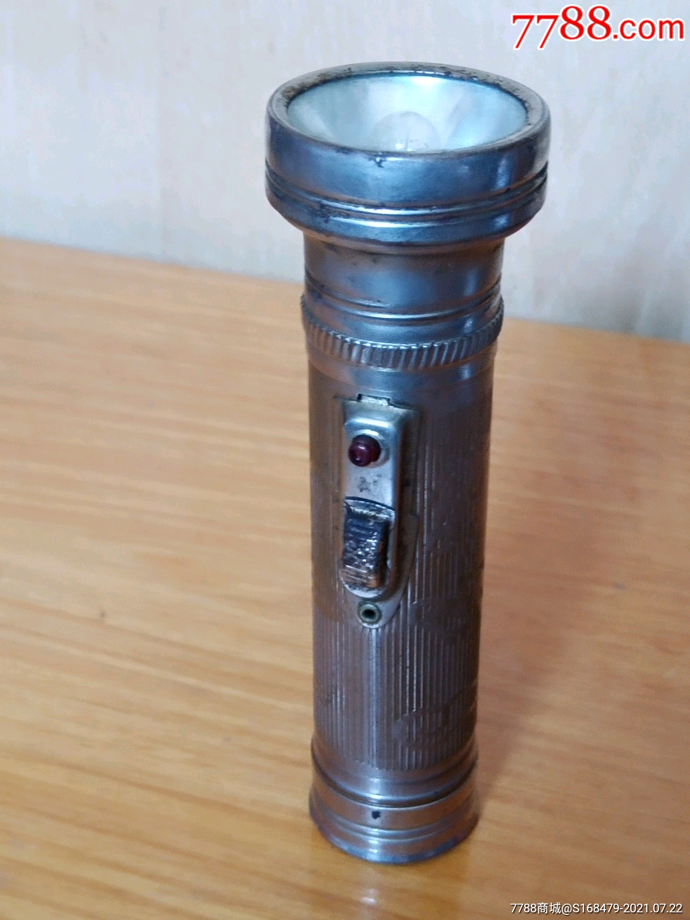 333牌2节二号电池飞马纹手电筒少见