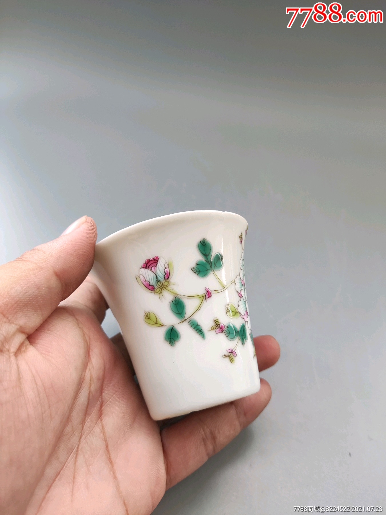 民国粉彩牡丹纹马蹄杯