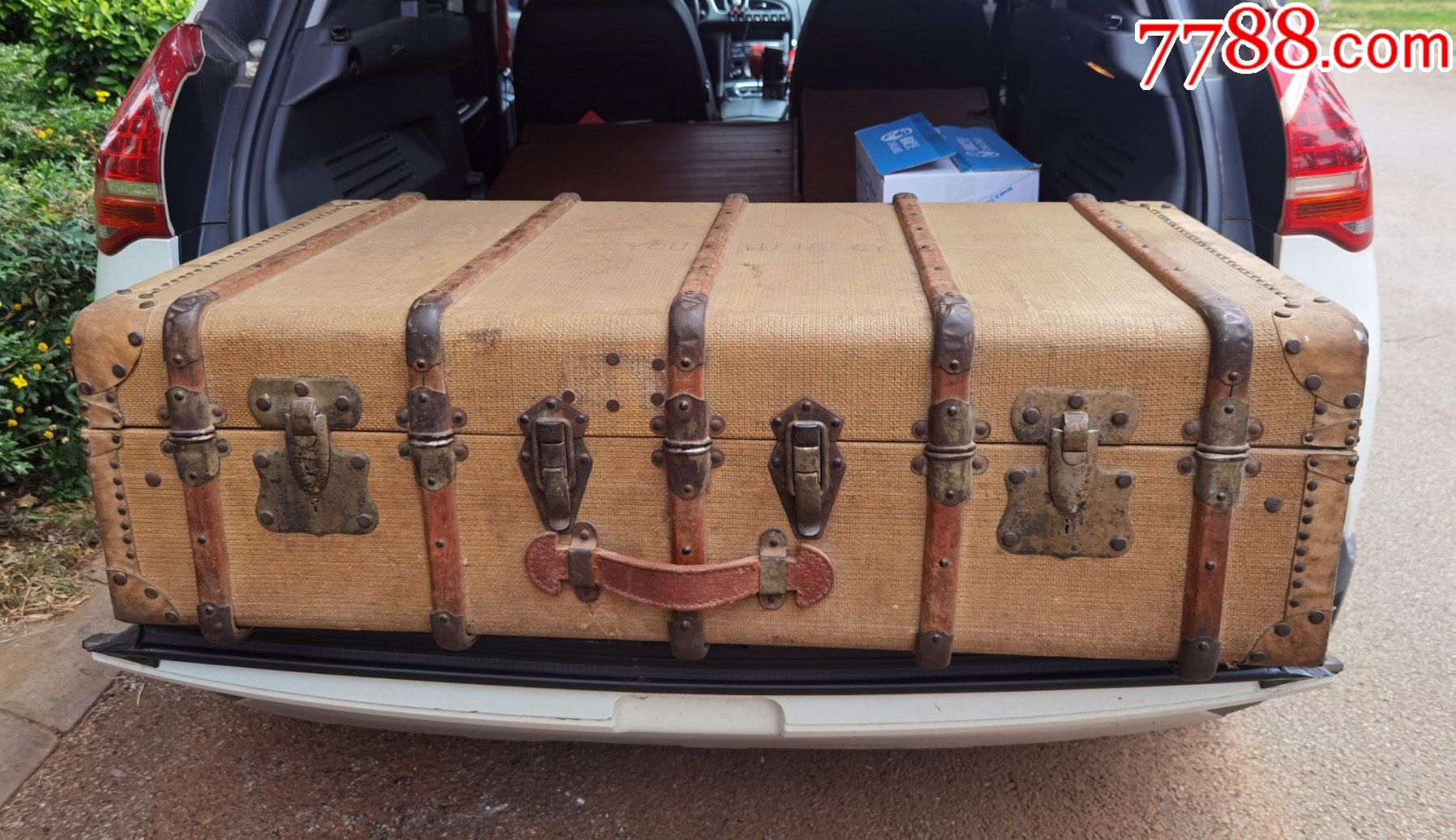 民国抗战时期南侨机工遗留特大木胎麻纹压胶行李箱10kg多锁扣做工考究