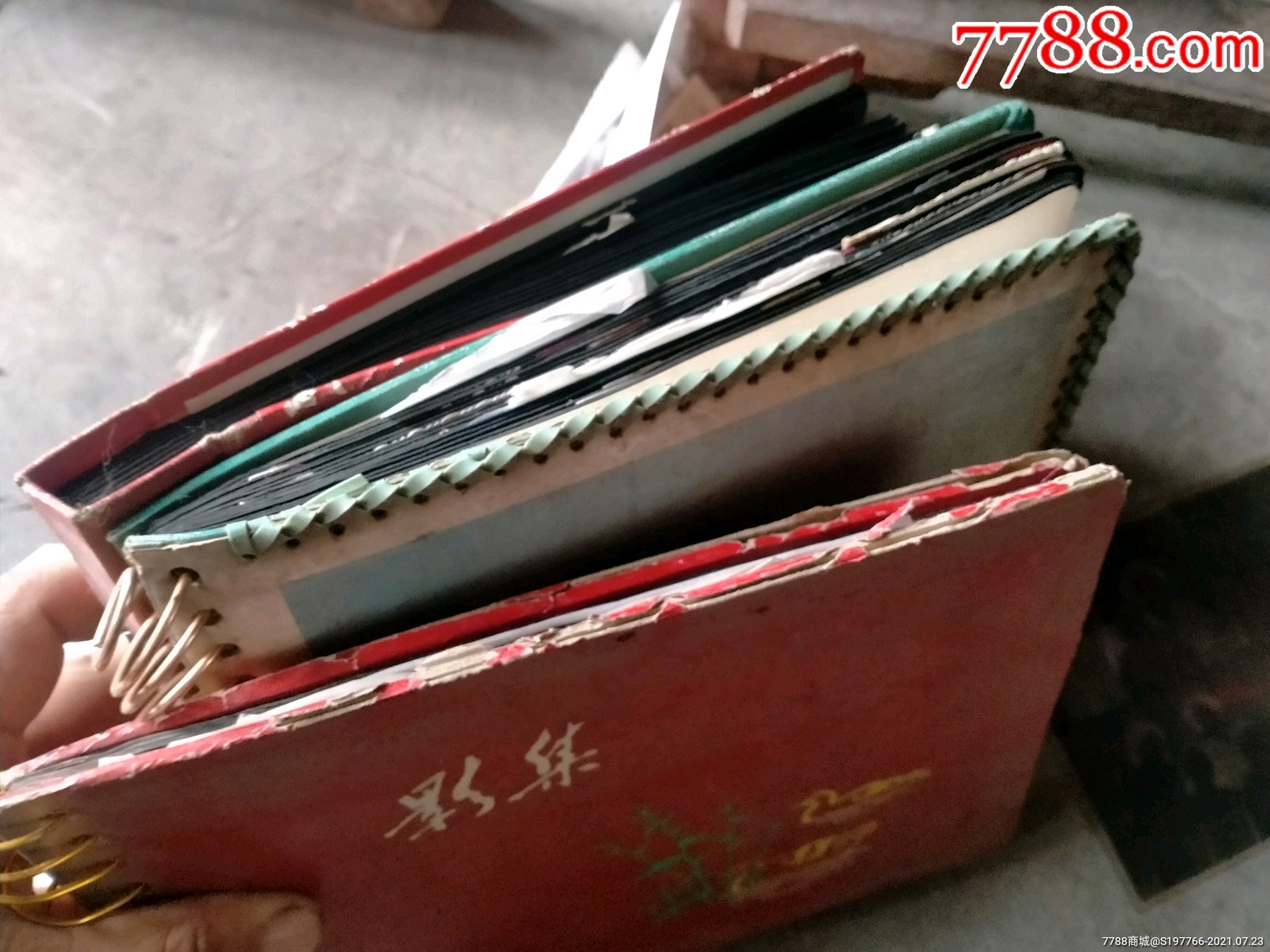 老相册三本,带有五十年代到八十年代照片200余张,底片20多张