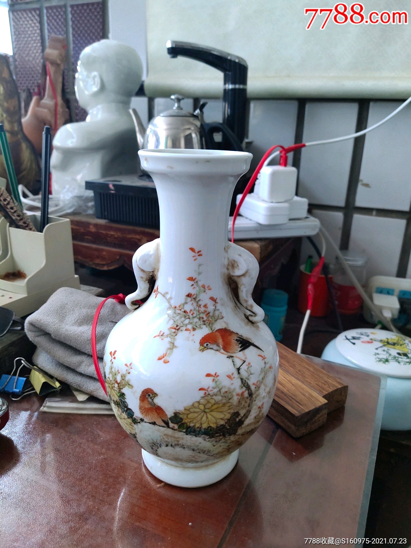漂亮民国名家汪章浅绛彩花鸟象耳瓶,11*7*22cm