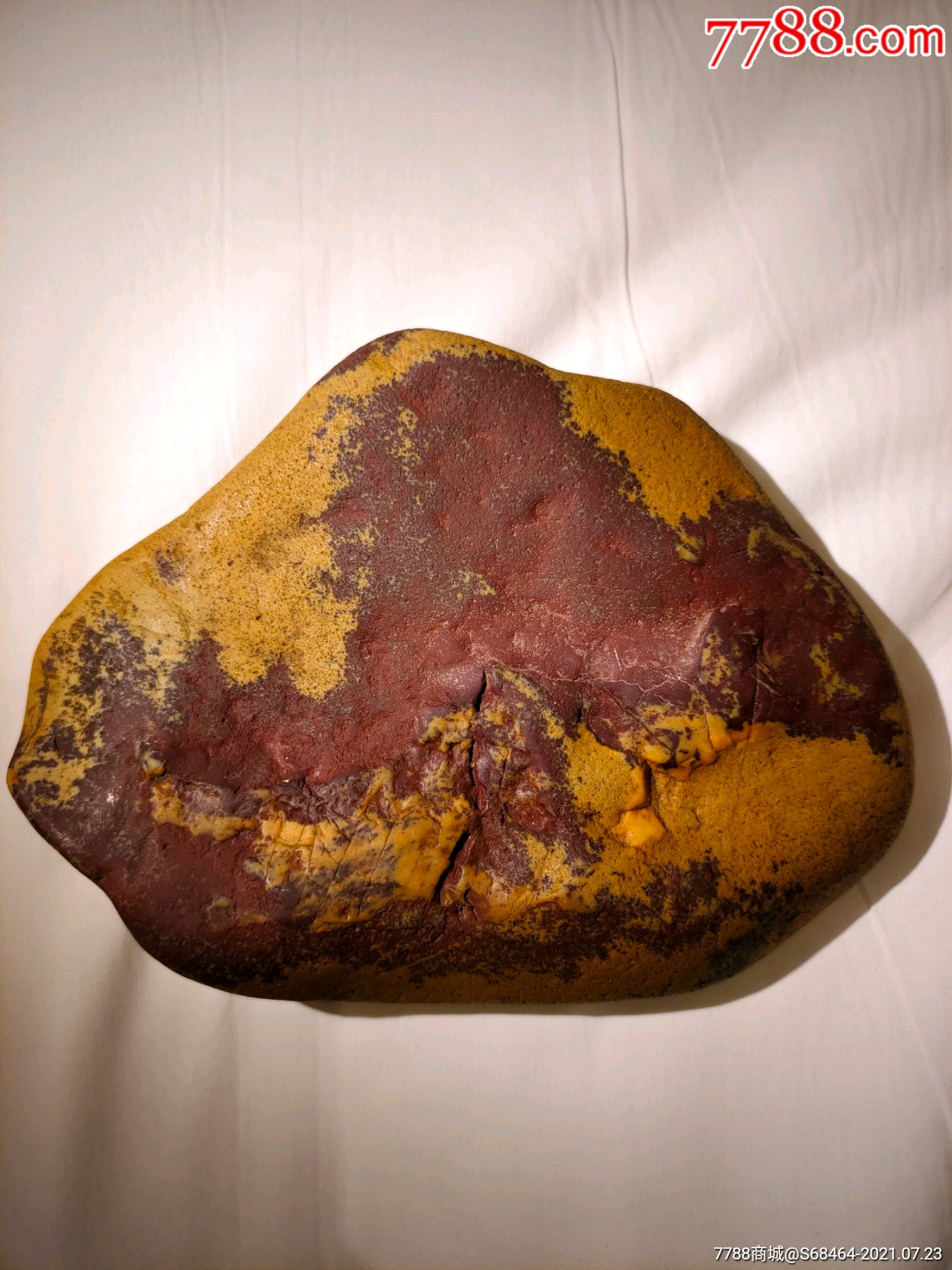 长176厘米正面鸡血纹山字背面日出图黄蜡石一块宽132厘米厚4厘