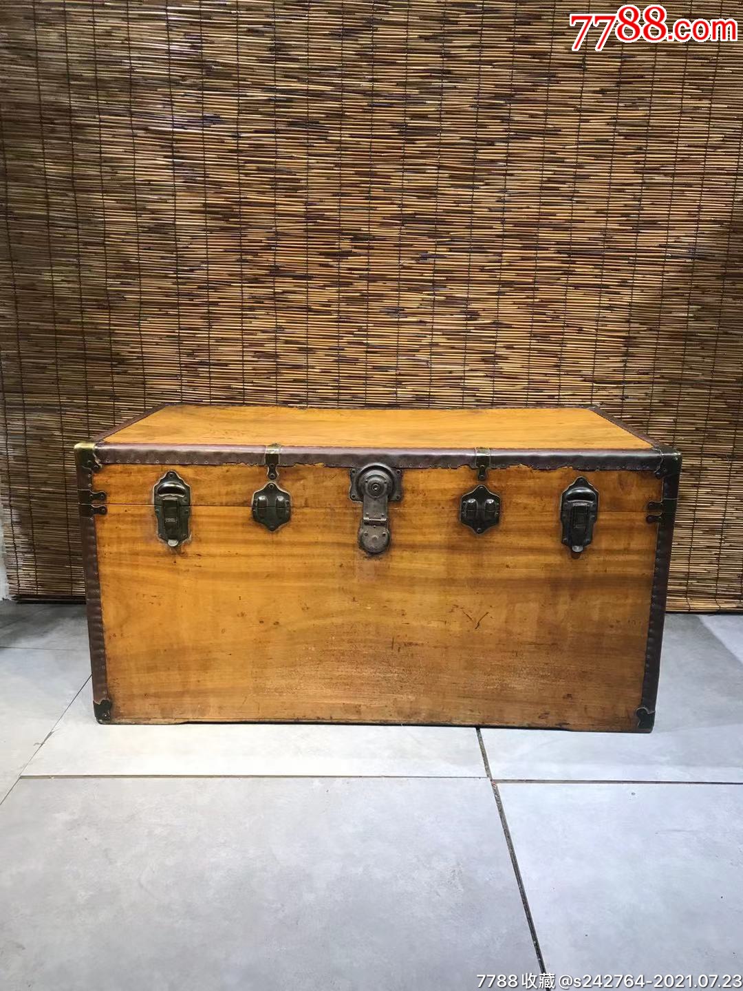 民国时期樟木箱大尺寸六面独板牛皮包边老铜件1065854