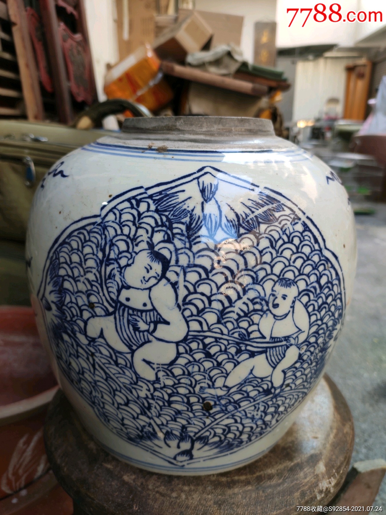 婴戏莲青花瓷罐