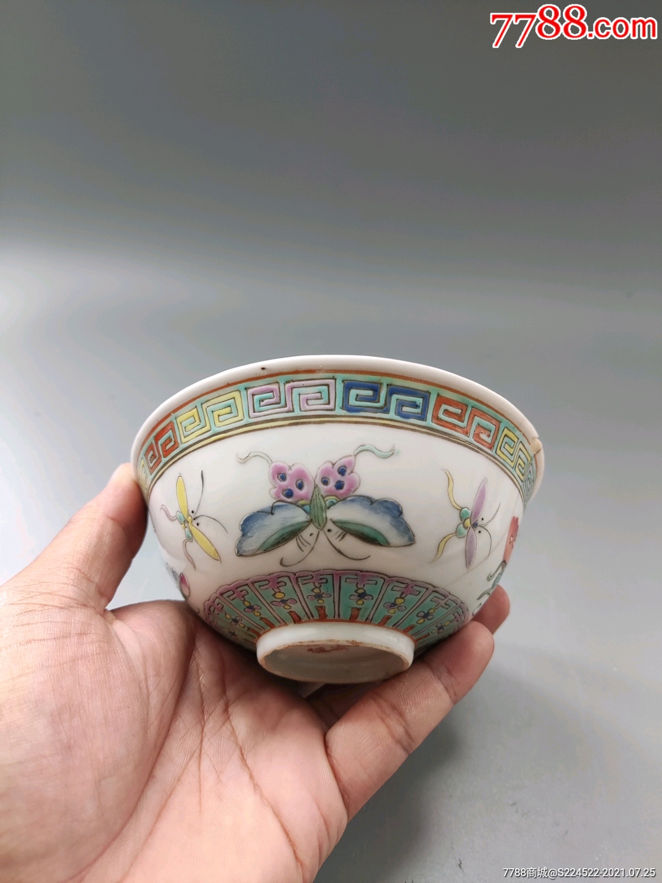 民国粉彩蝴蝶碗