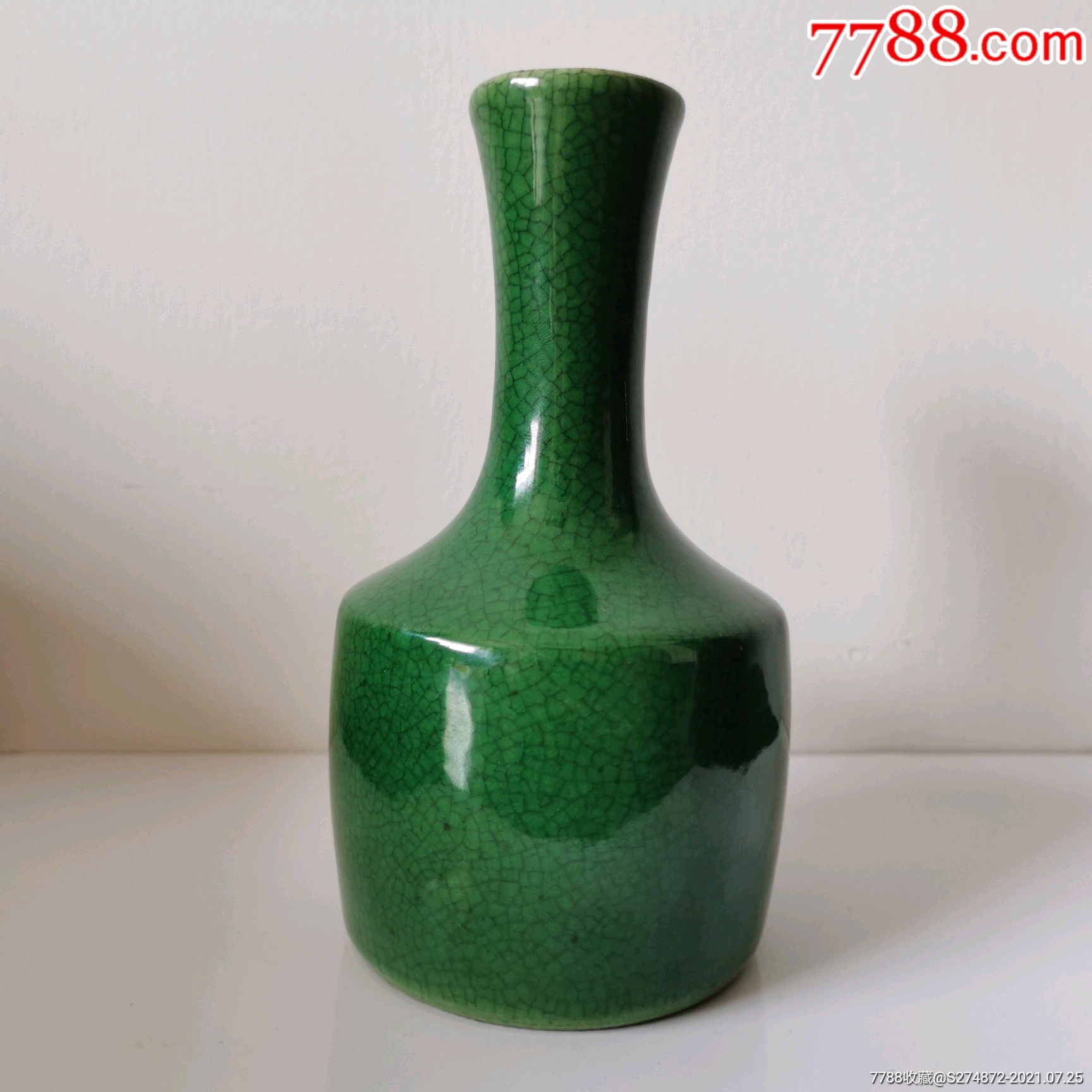 民国开片绿釉摇铃瓶