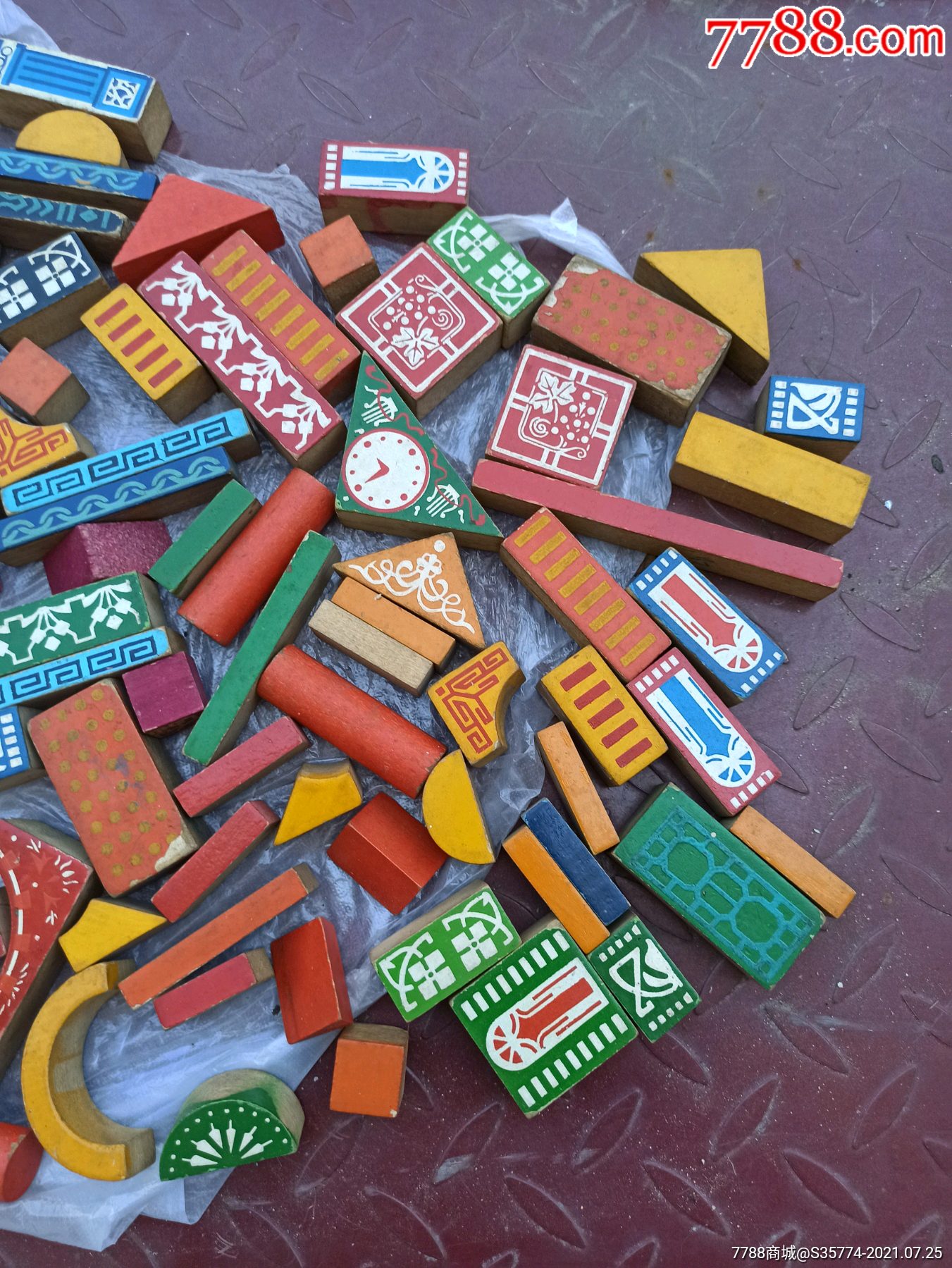 八十年代左右的老积木一些