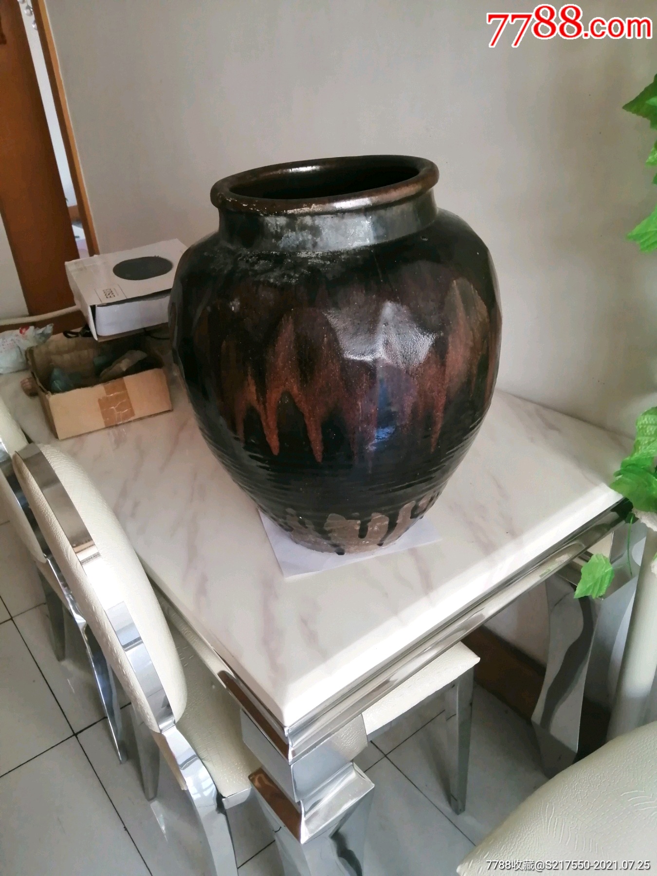 莲花纹窑变釉大酒缸内有金钱纹