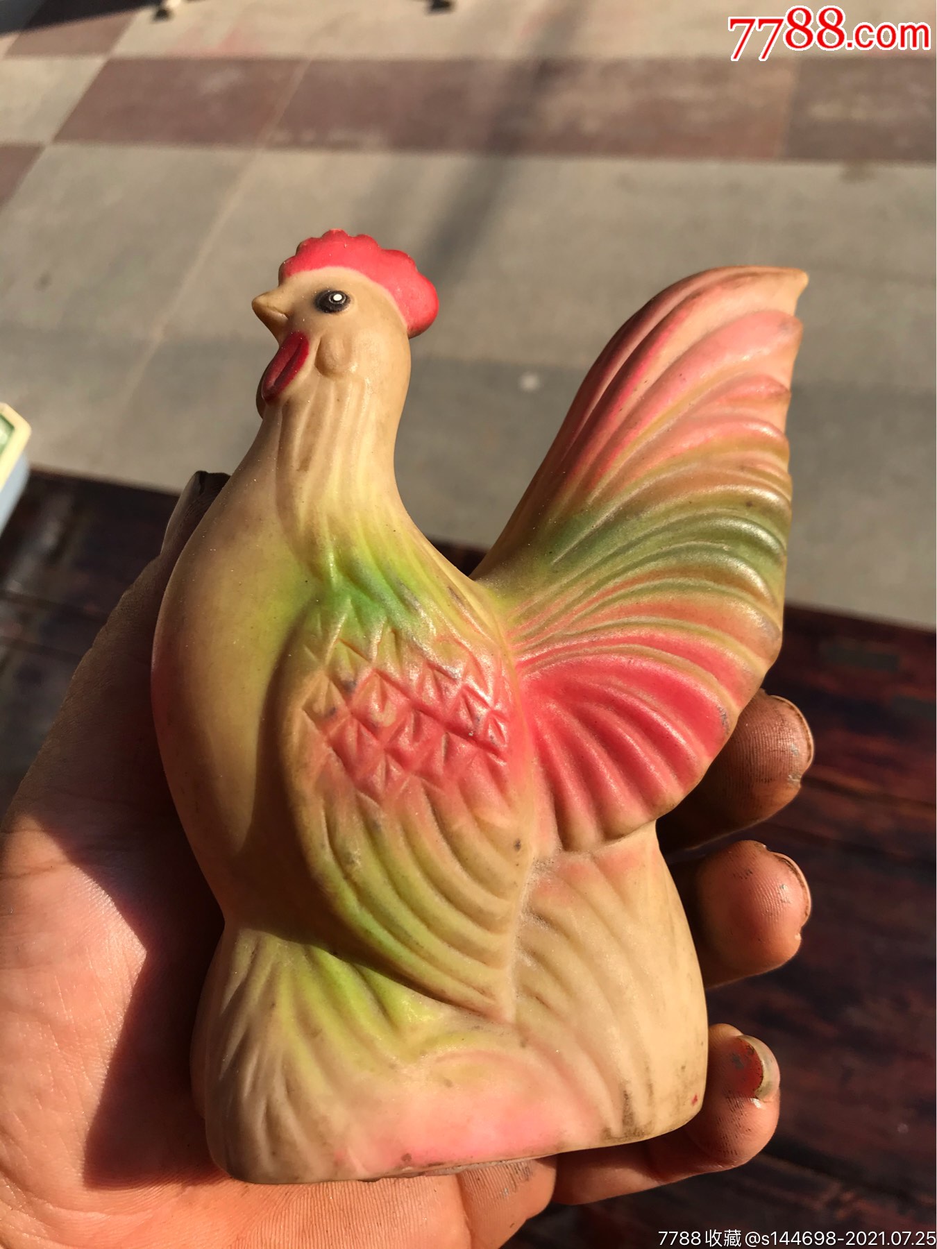 怀旧老玩具一直六七十年代的乳胶小鸡造型独特颜色鲜艳,有北方气息全