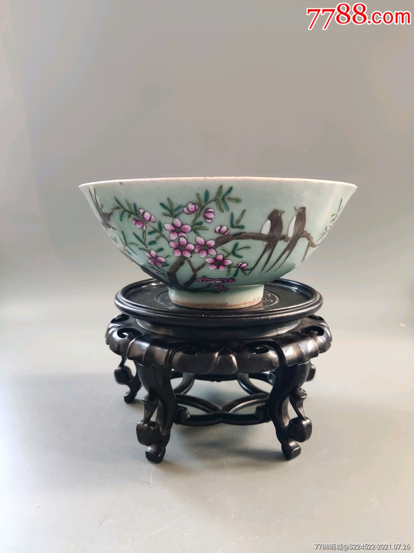 光绪豆青加彩杏林春燕碗