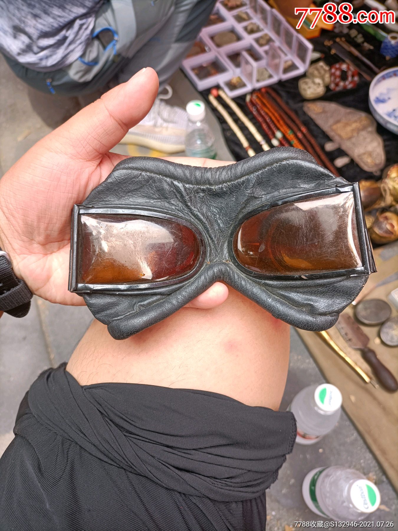 建国初皮框风镜