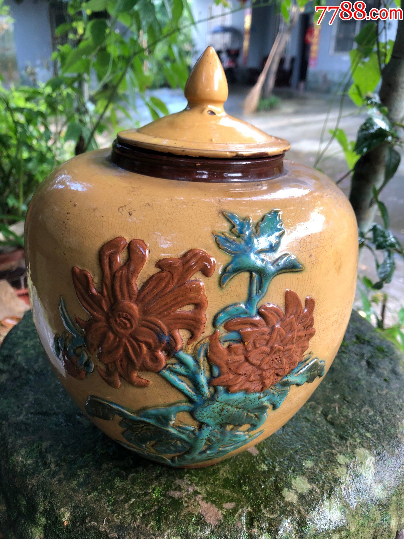 清代堆塑三彩罐