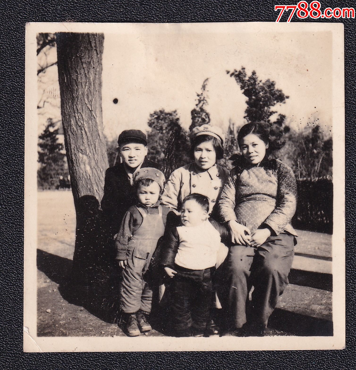 50年代女军人家庭老照片1张尺寸约5859厘米