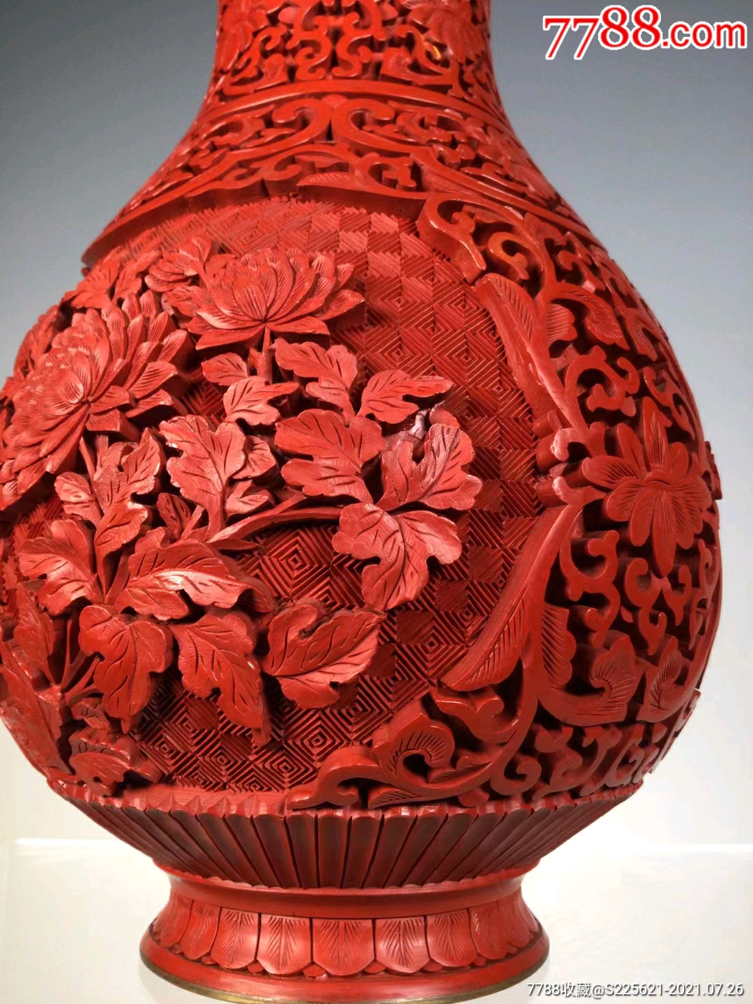 精品!创汇时期铜胎剔红花卉厚漆雕刻琵琶尊_漆瓶_第6张_7788漆器收藏