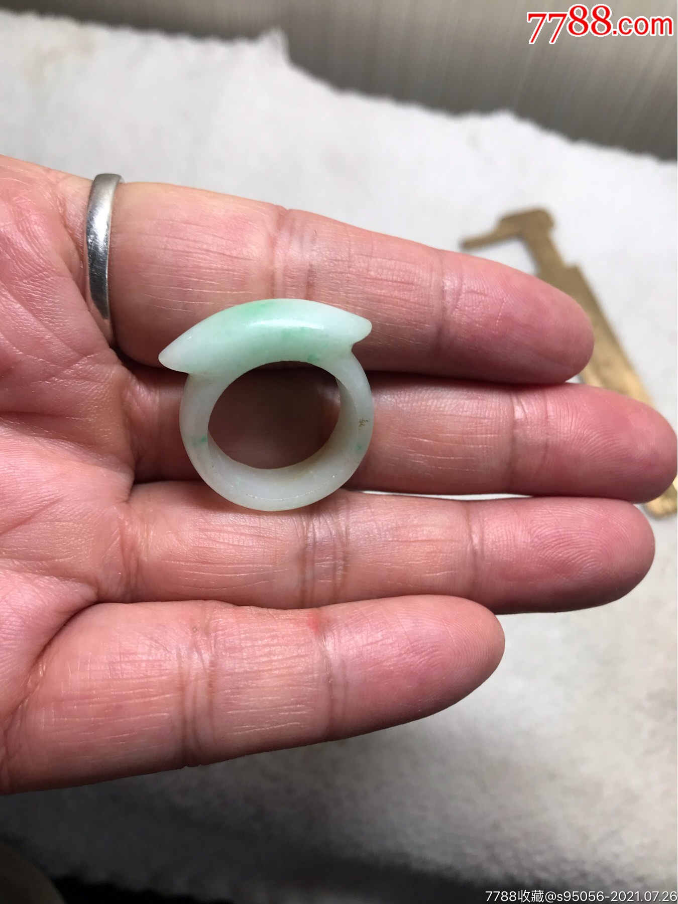 清代翡翠马鞍戒指