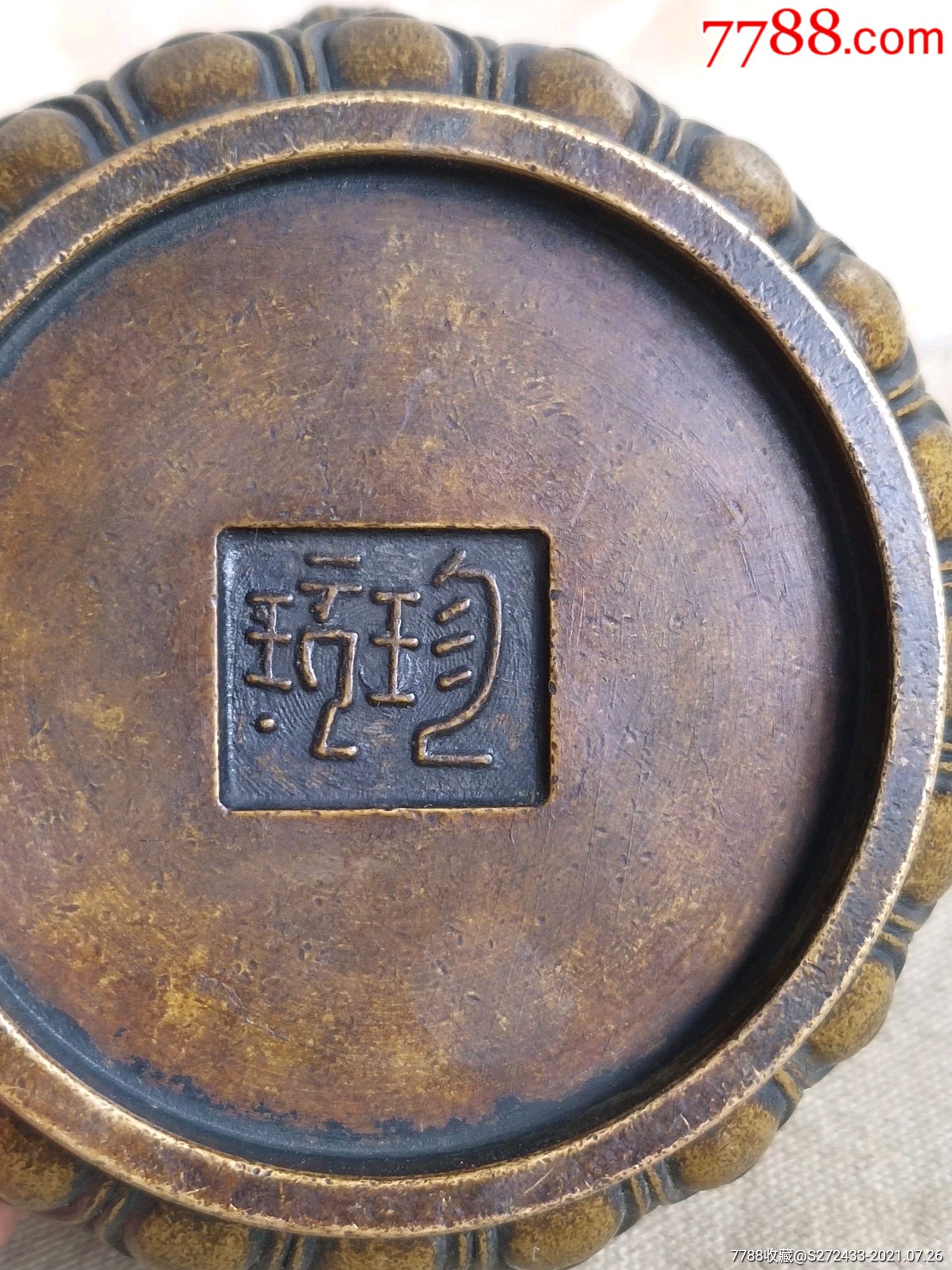 珍玩款铜香炉一个包浆温润做工精湛如图