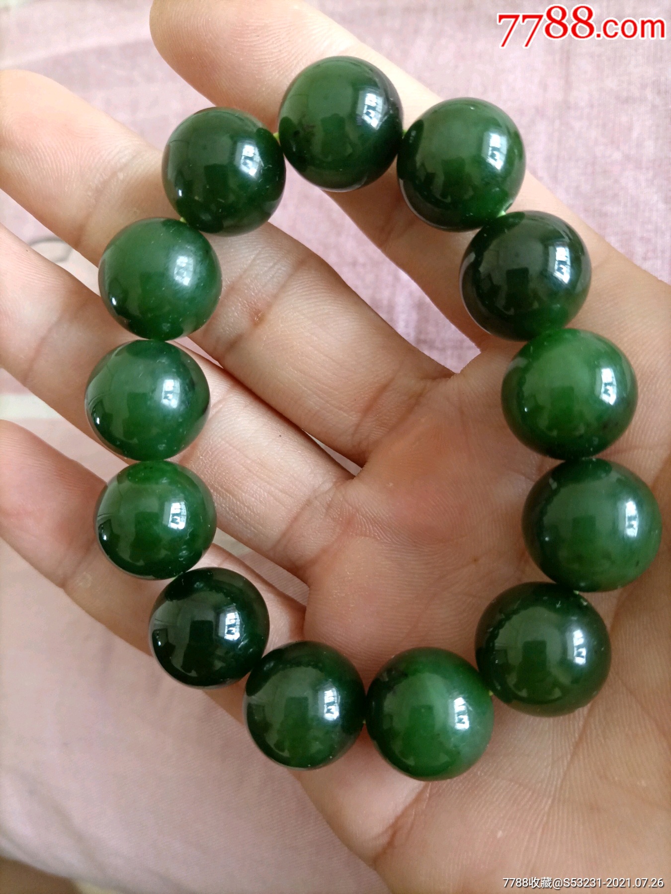 菠菜绿和田碧玉手串