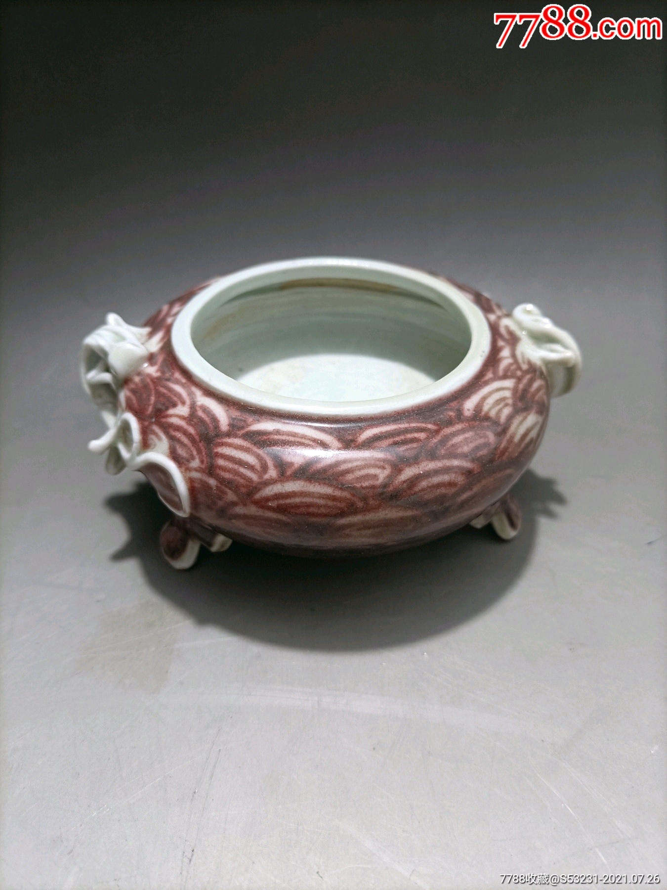 釉里红盘龙三足笔洗