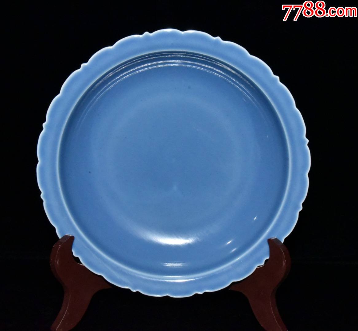 天蓝釉花边盘(现代工艺品)