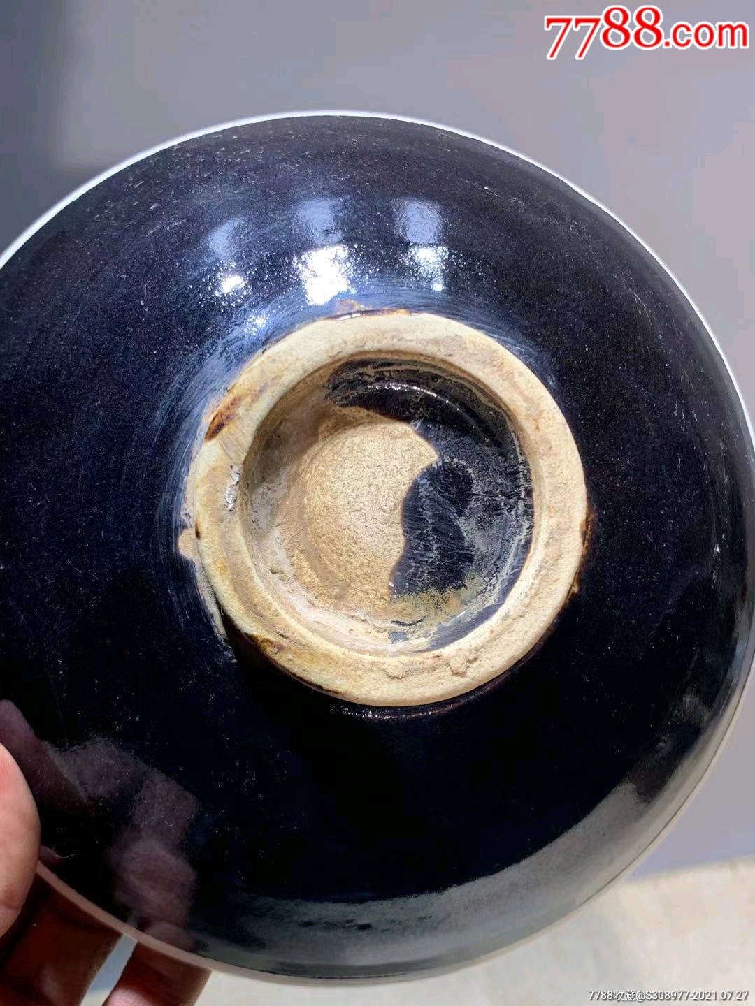 宋白覆轮刻花黑釉碗