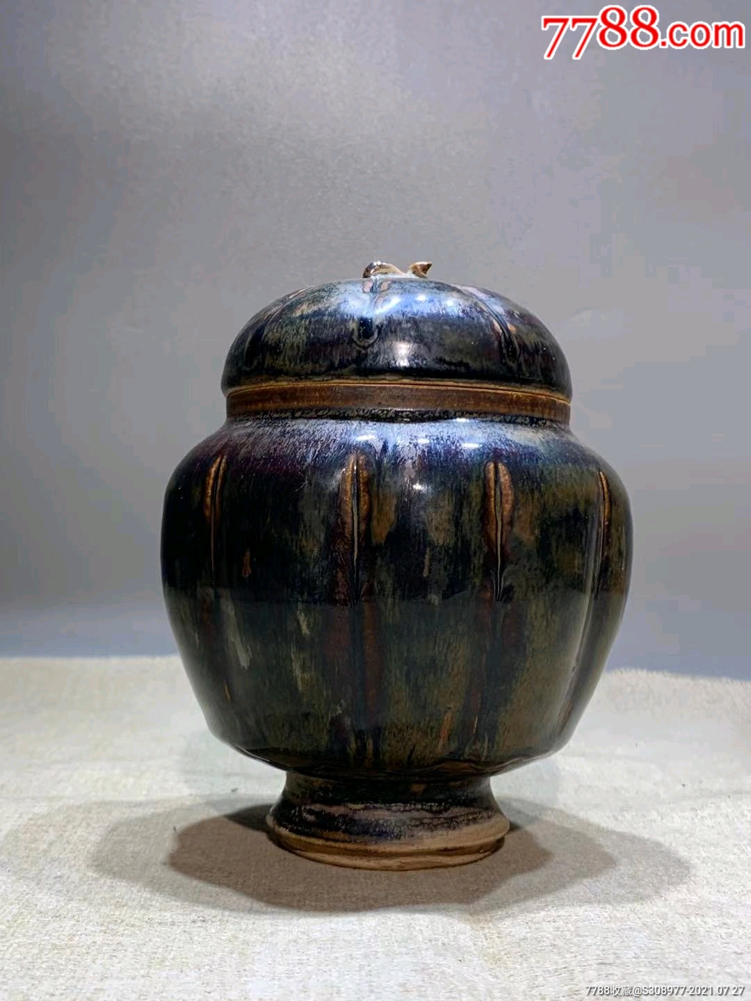 宋代满窑变瓜棱盖罐