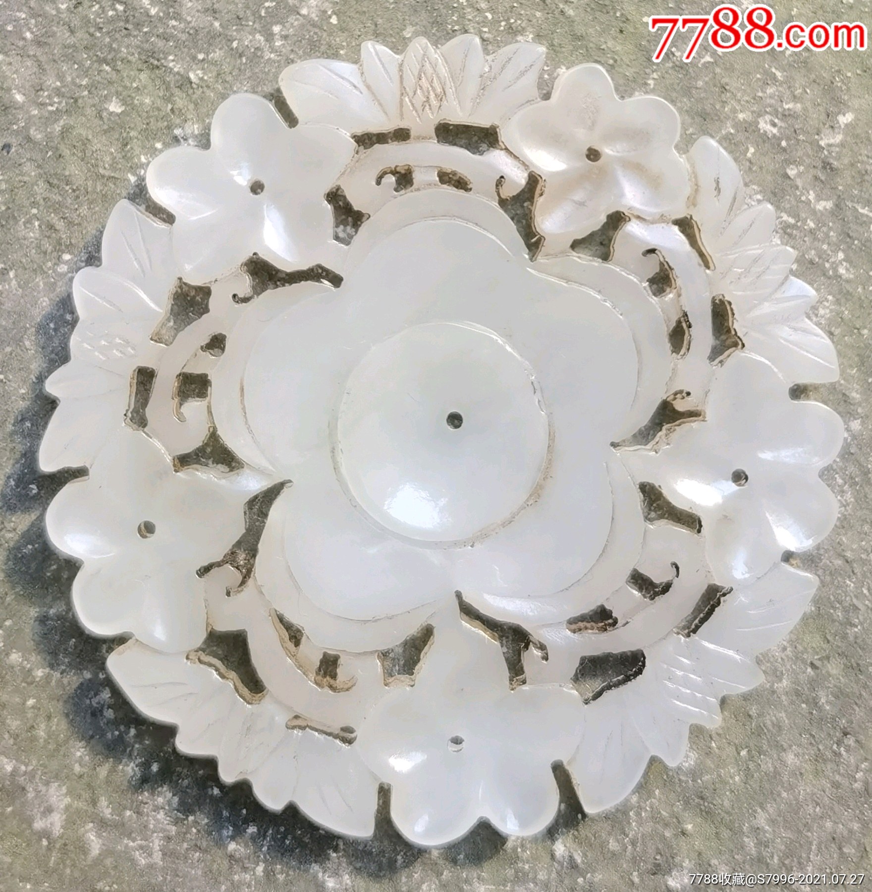 明代精雕和田白玉帽花直径55cm